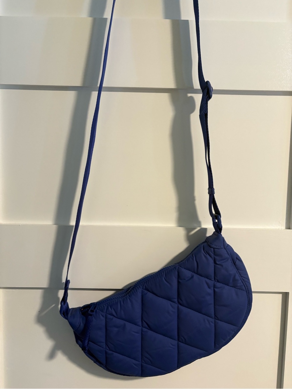 Vera Bradley sling bag - Picture 1 of 3